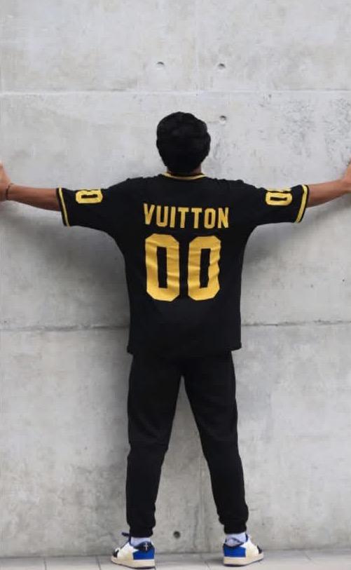 VUITTON 00 (Black)