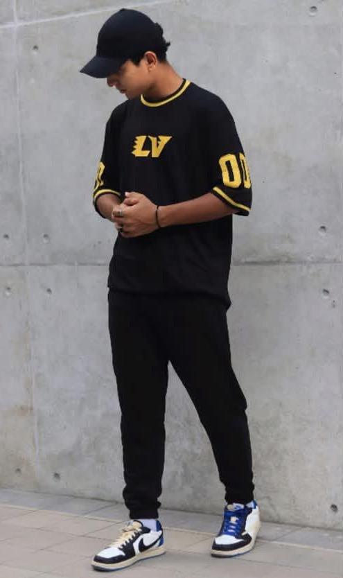 VUITTON 00 (Black)